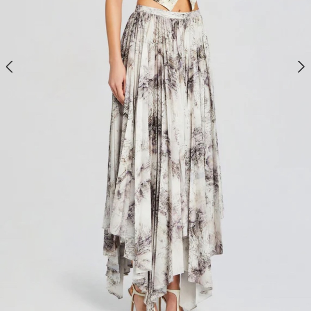 Asymmetrical skirt